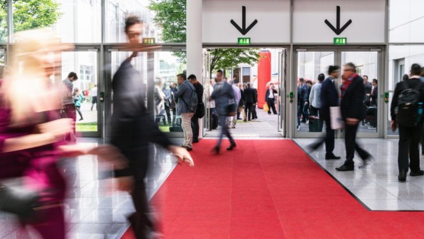 Say Goodbye to Tagging Chaos: How to Share Club Photos Using Face Recognition