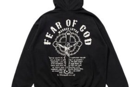 Essentials Hoodie for Men – Streetwear Style & Supreme Comfort