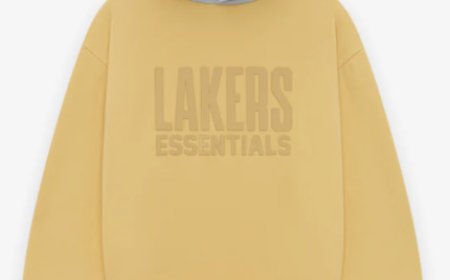 Essentials Hoodie – The Perfect Blend of Style and Function